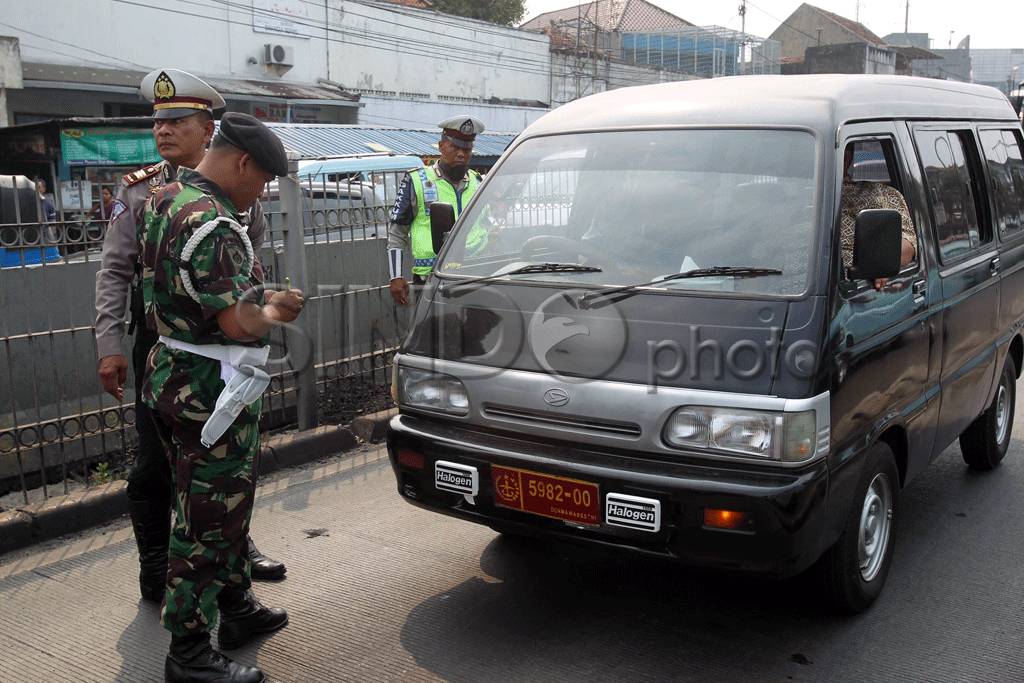 Mobil TNI Terjaring...