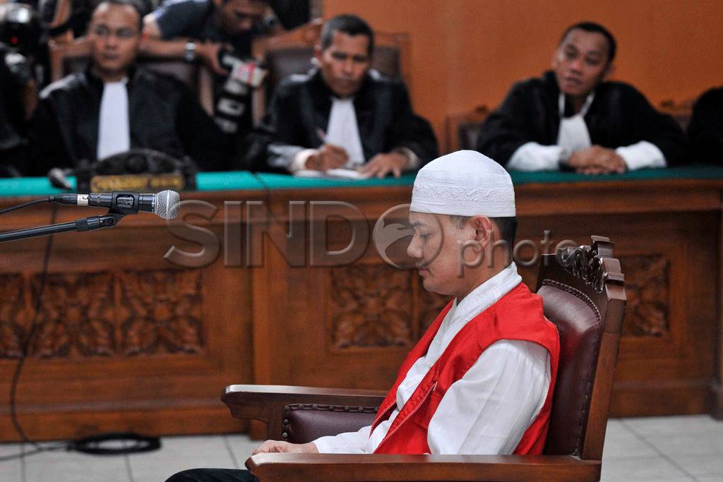 Ustadz Guntur Bumi Diganjar...