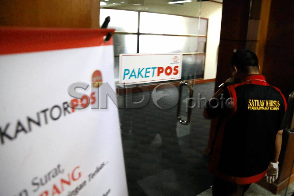 Kejagung Geledah Kantor...