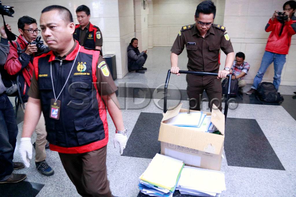 Kejagung Geledah Kantor...