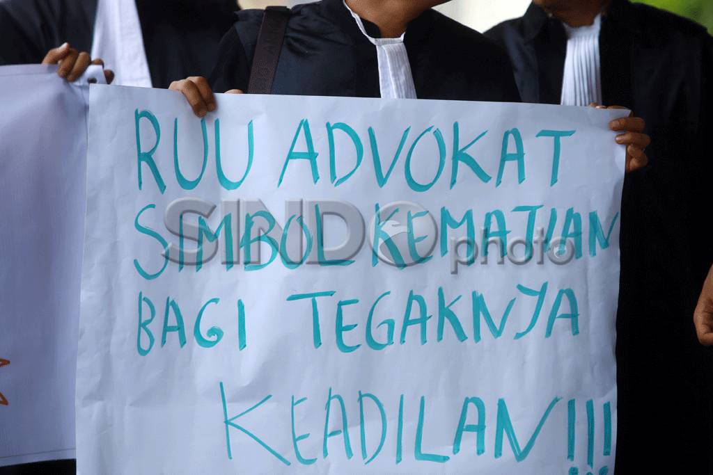 Aksi Tolak RUU Advokat