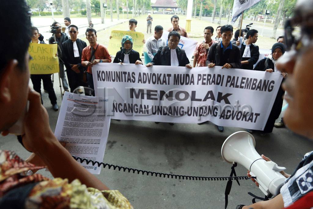 Aksi Tolak RUU Advokat