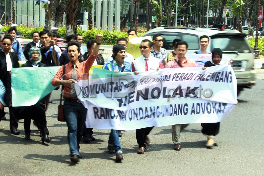 Aksi Tolak RUU Advokat