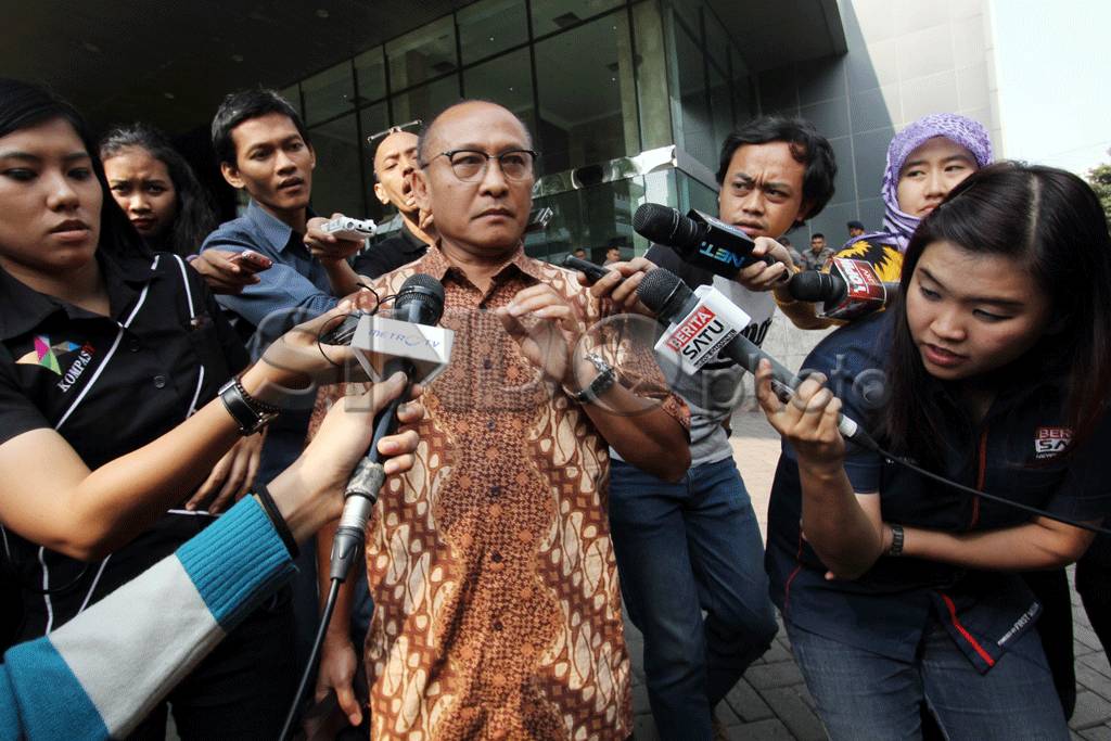 KPK Periksa Staf Khusus...