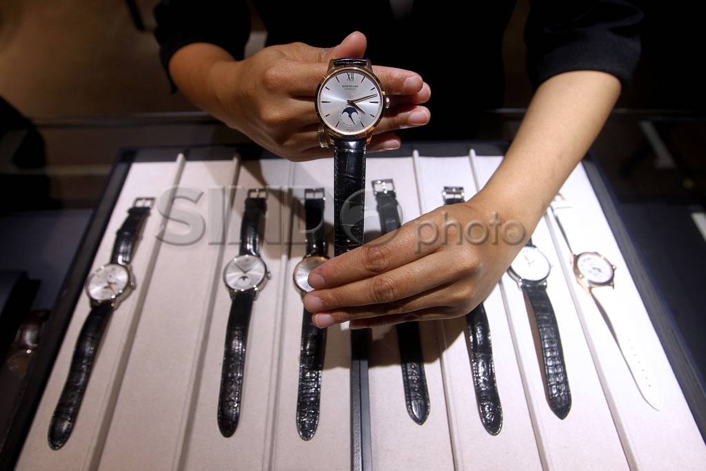 Koleksi Jam Tangan Mewah...