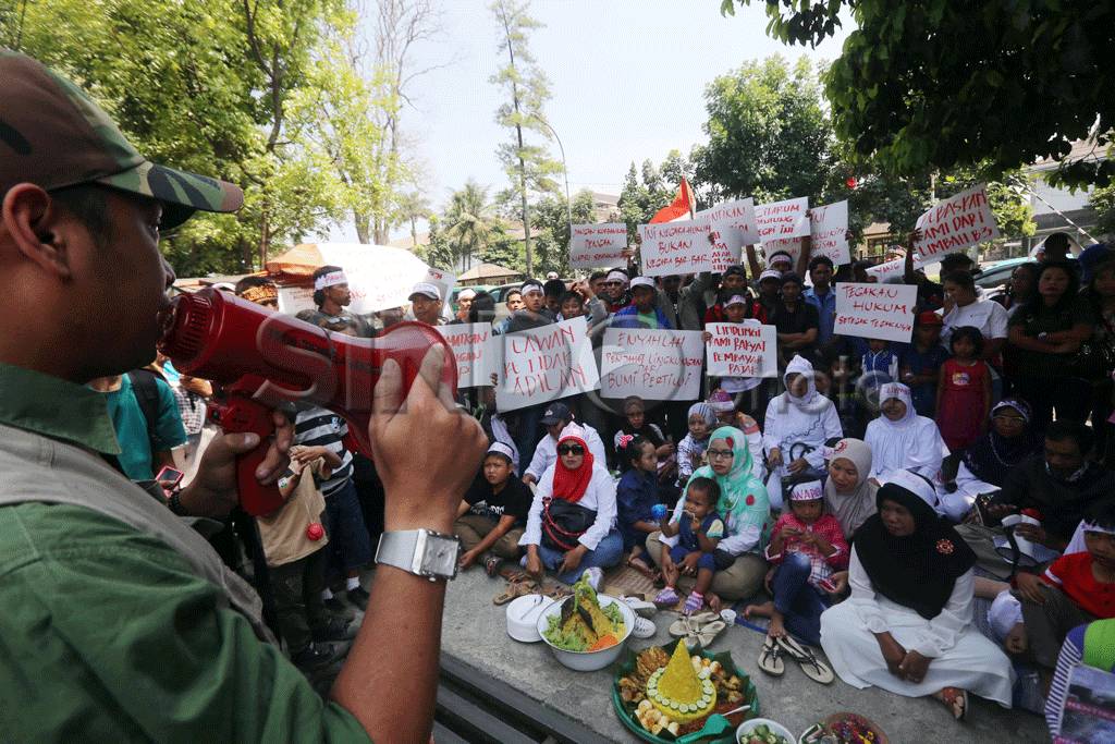 Warga Solokan Jeruk...