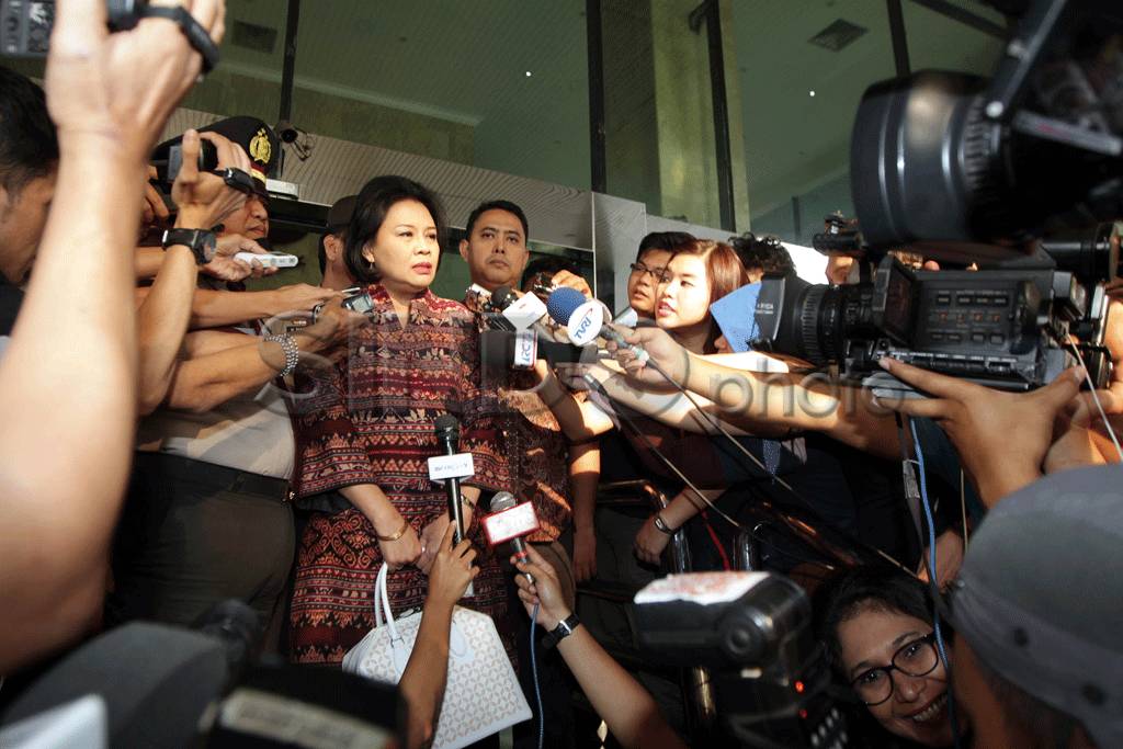 KPK Periksa Istri Jero...