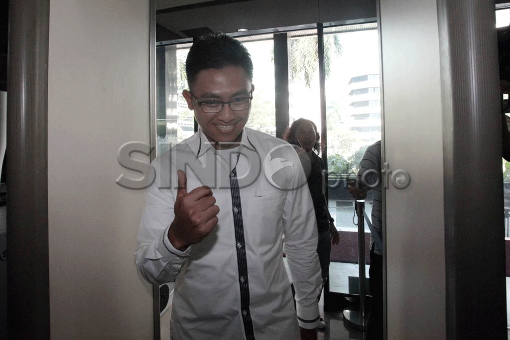Anak Ratu Atut Datangi...