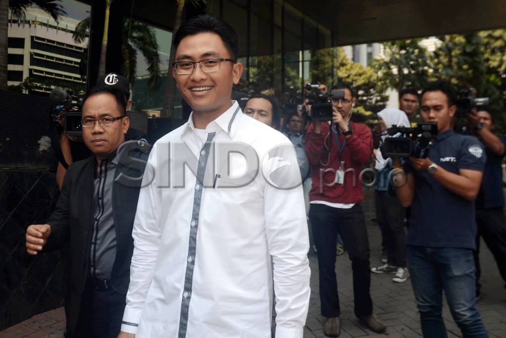 Anak Ratu Atut Datangi...