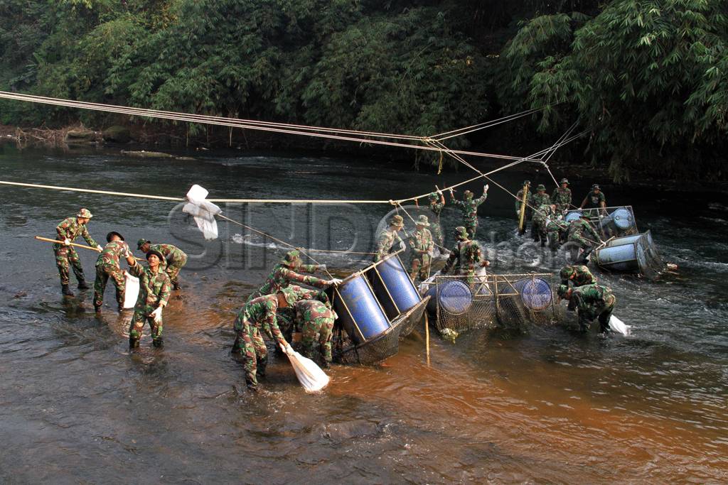 Prajurit TNI AU, AD...