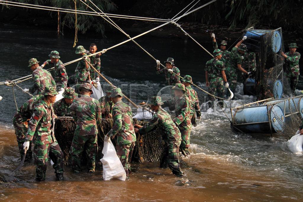 Prajurit TNI AU, AD...