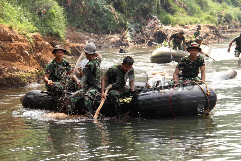 Prajurit TNI AU, AD...