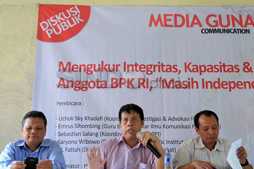 Diskusi Publik Menyoroti...