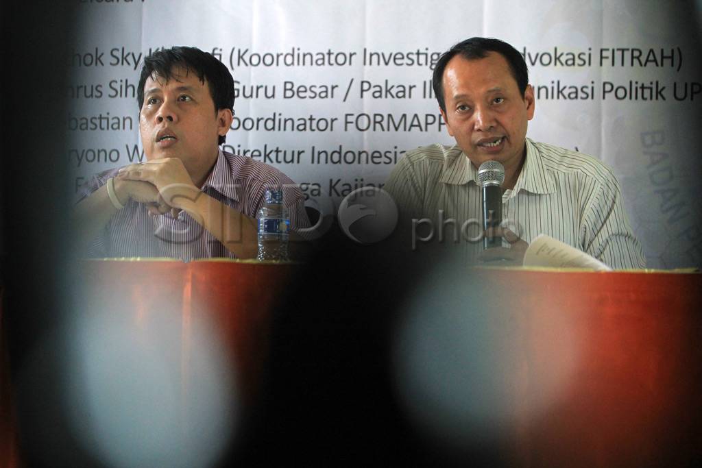 Diskusi Publik Menyoroti...