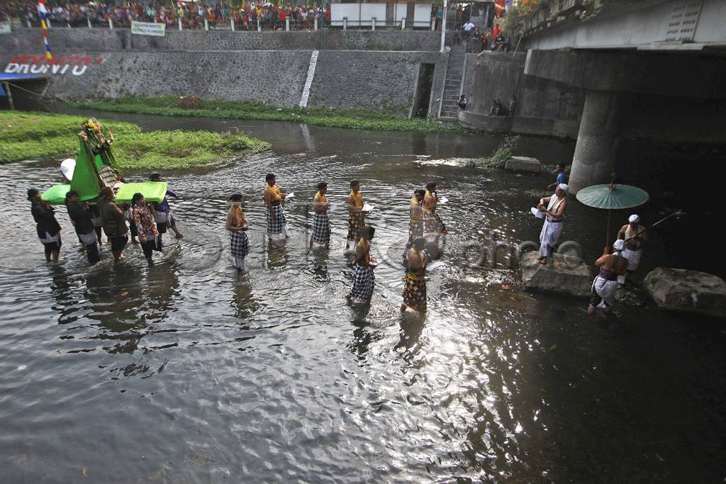 Raja Melawan Arus