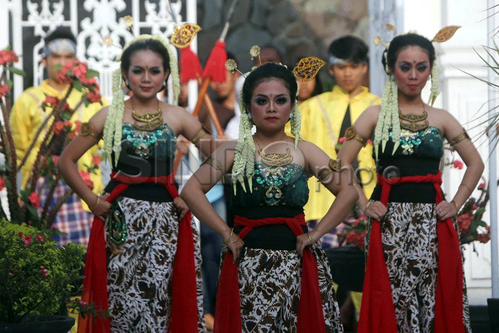 Lokra Gelar Reportoar...
