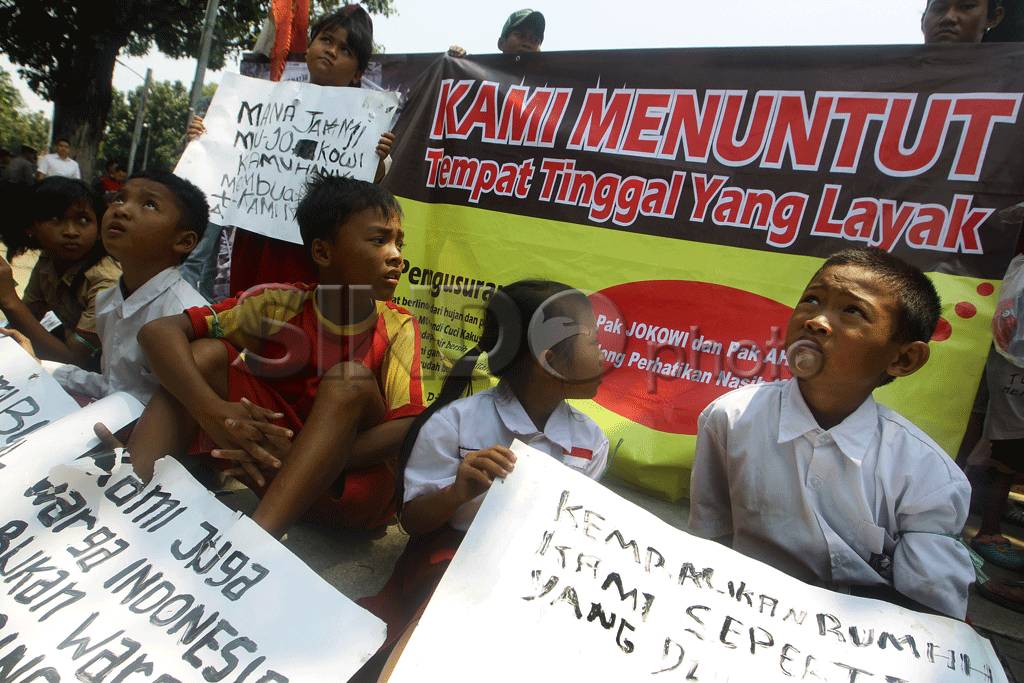 Warga Gusuran Tanah...