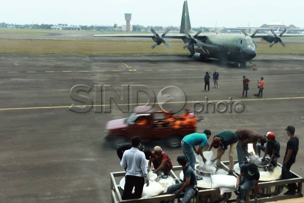 Pesawat Hercules Diterjunkan...