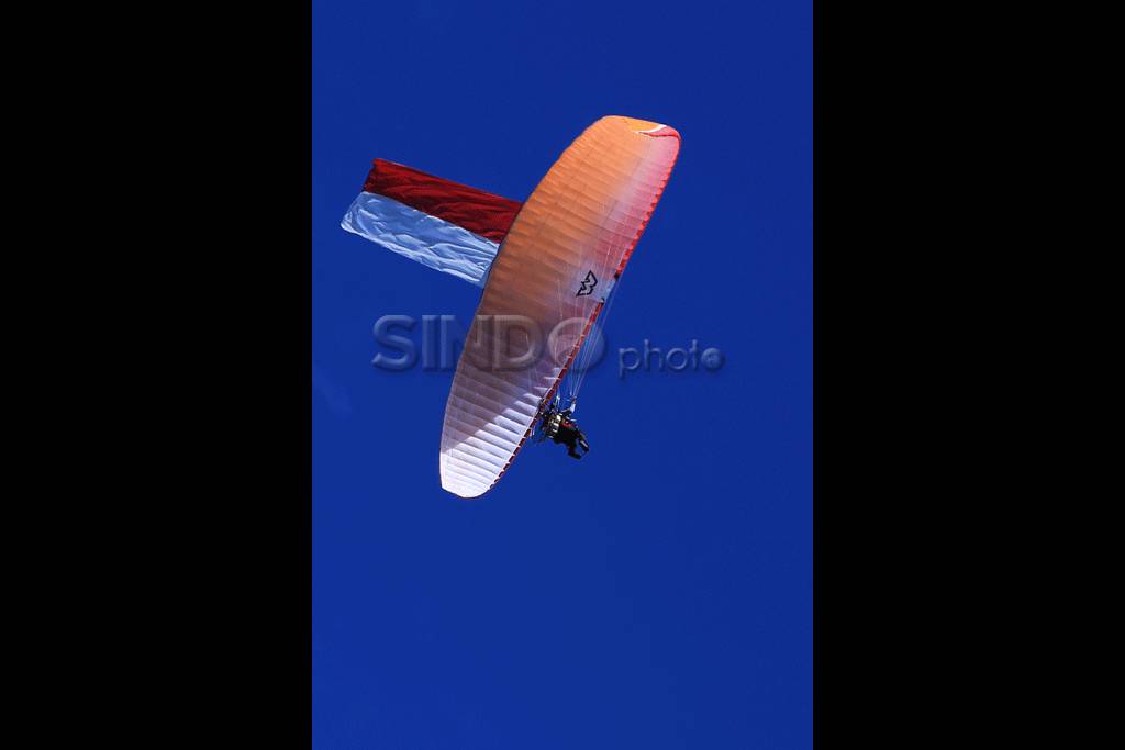 Manuver Jet Tempur Sukhoi...