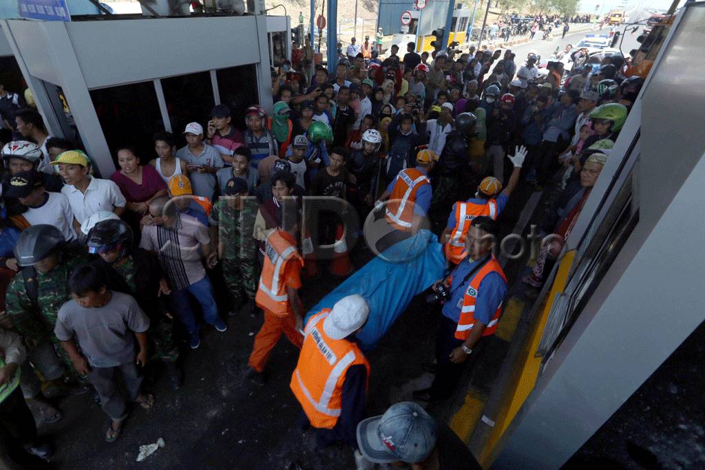 Tabrakan Beruntun di...