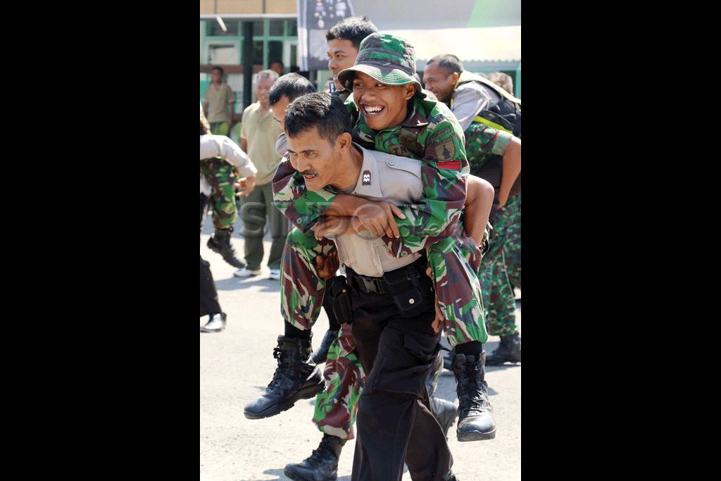 Bangun Kekompakan TNI-Polri...