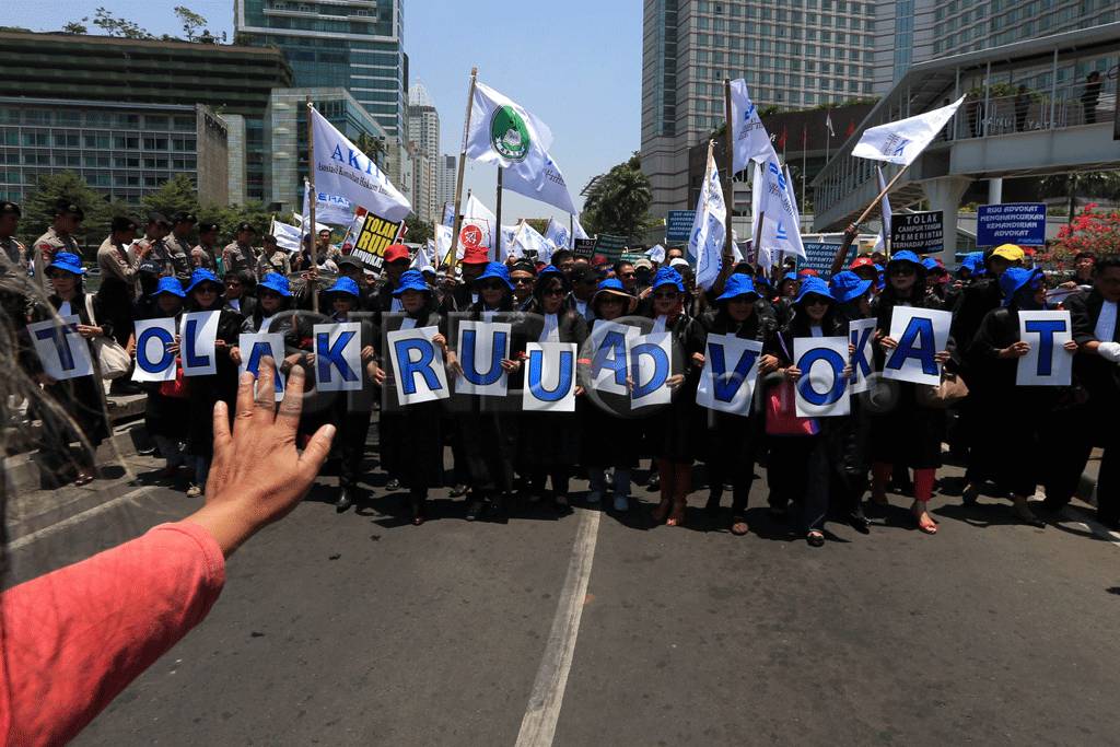 Peradi Tolak Pengesahan...