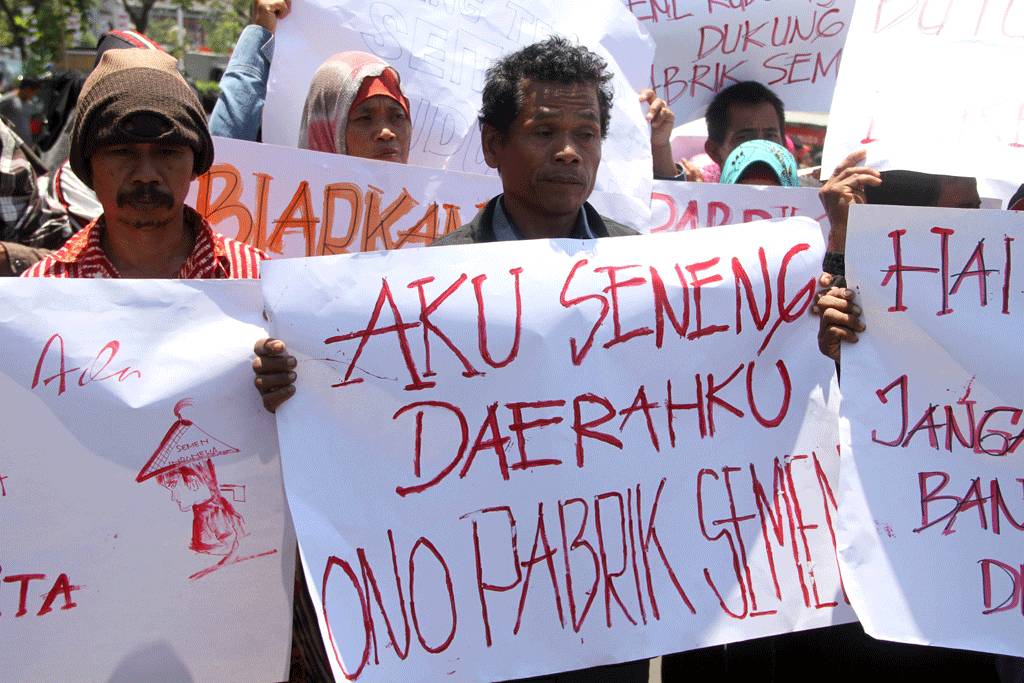 Warga Rembang Dukung...