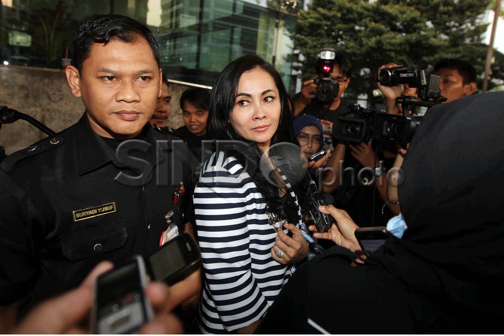 Istri Muda Romi Herton...