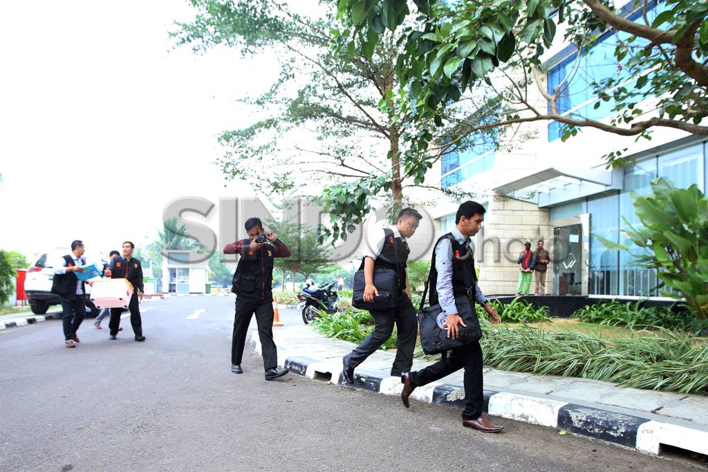 Polisi Geledah Kantor...
