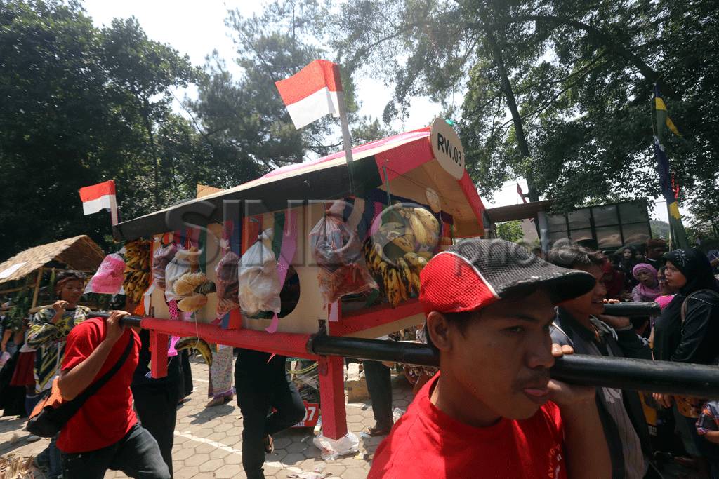 Pawai Jampana Meriahkan...