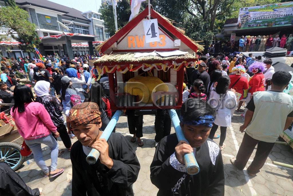 Pawai Jampana Meriahkan...