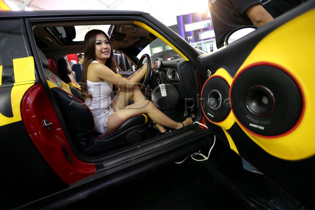 Aksi Model Seksi Jadi...