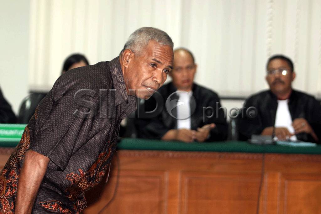 Yesaya Sombuk Dituntut...