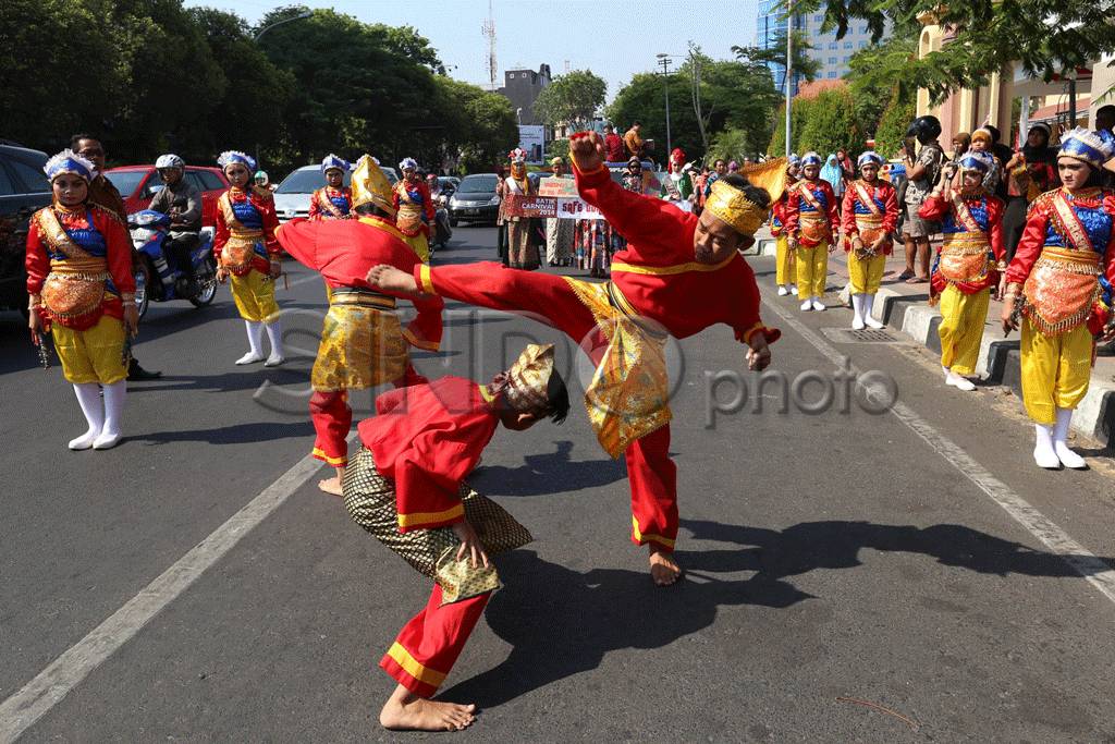 Pawai Batik di Surabaya