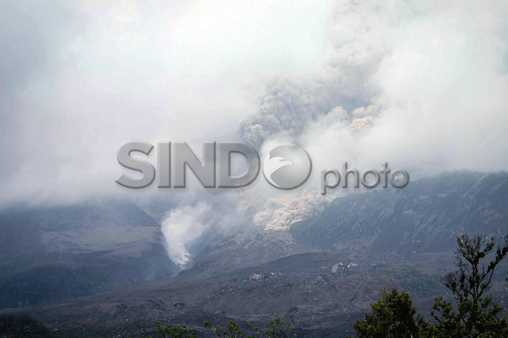 Sinabung Kembali Erupsi