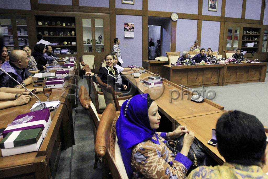 Fraksi Demokrat Gelar...