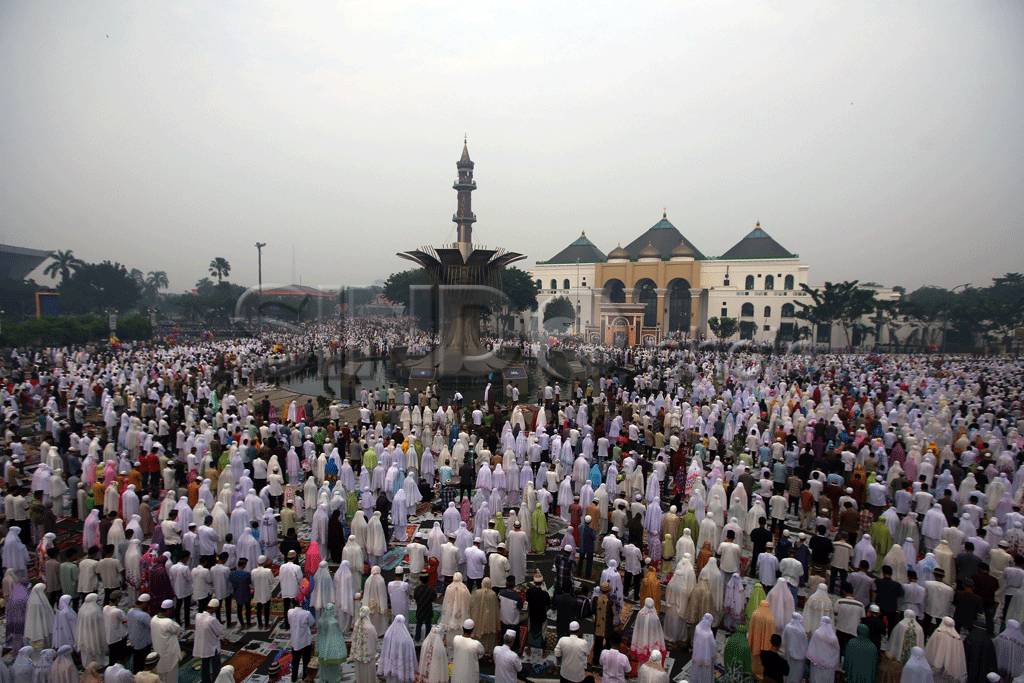 Ribuan Jamaah Shalat...