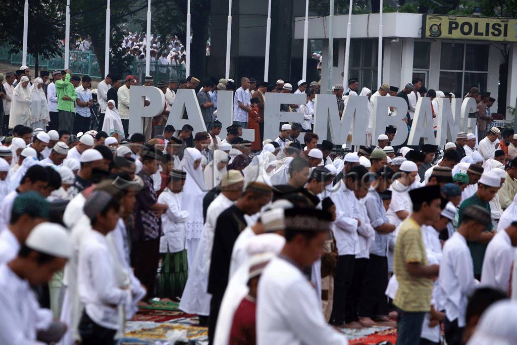 Ribuan Jamaah Shalat...