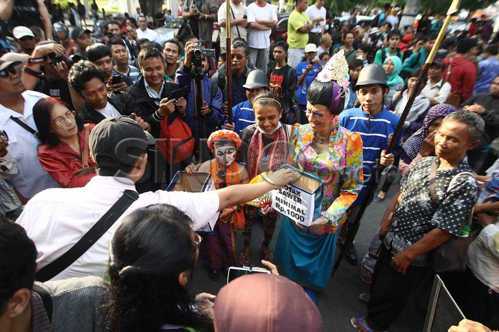 Didik Nini Thowok Ngamen
