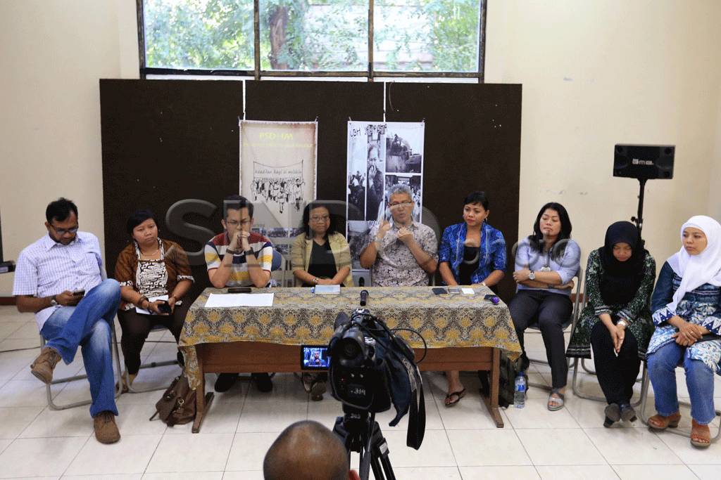 LSM Tolak Bali Democracy...