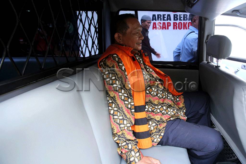 Dua Mantan Hakim Jalani...