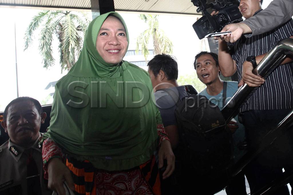 Istri Bupati Karawang...