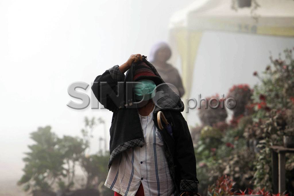 Gunung Sinabung Masih...