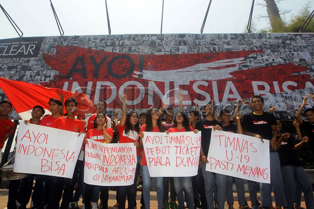 Suporter Timnas U19...