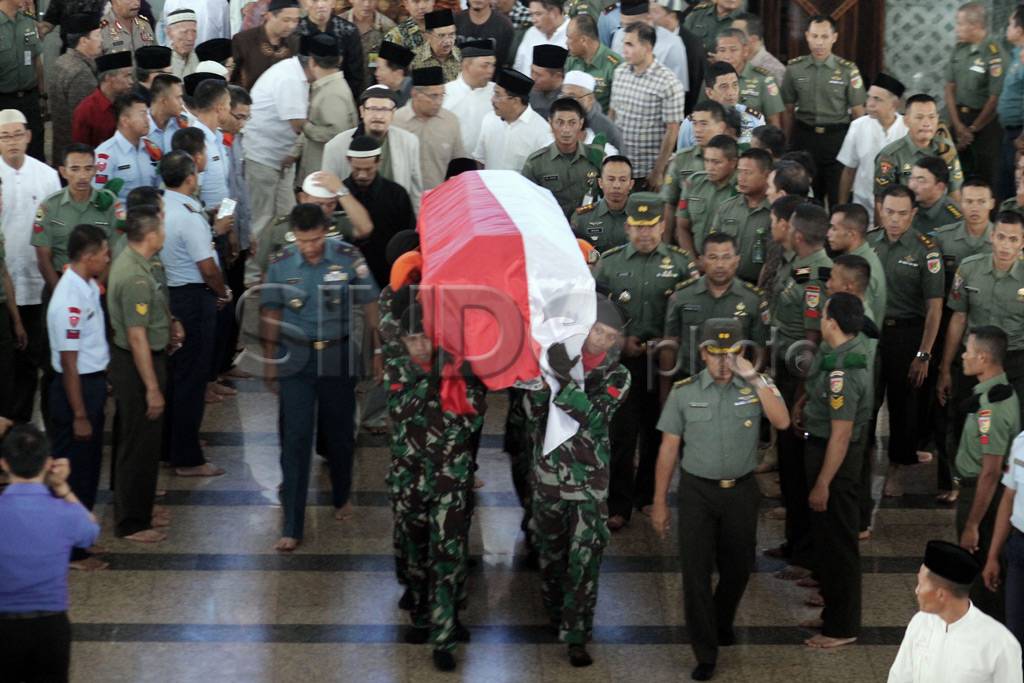 Pemakaman Istri Mantan...