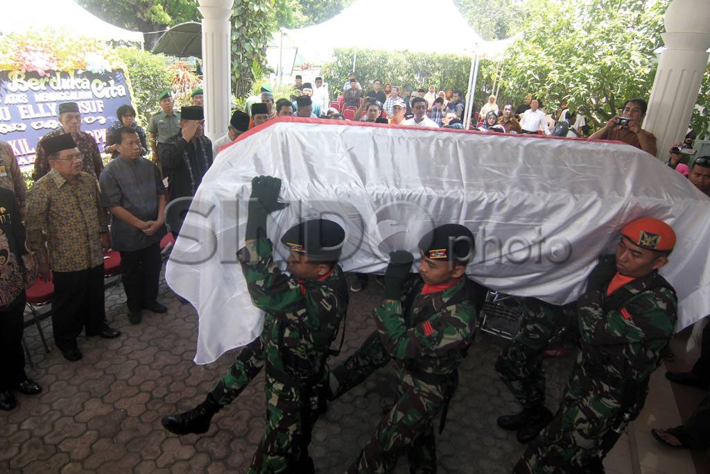Pemakaman Istri Mantan...