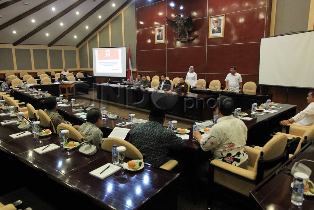 Rapat Gabungan Bahas...