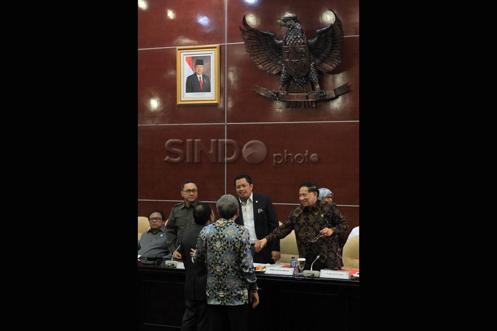 Rapat Gabungan Bahas...