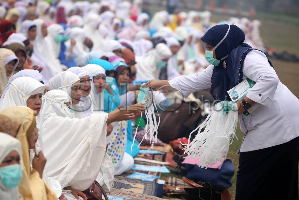 Warga Palembang Gelar...
