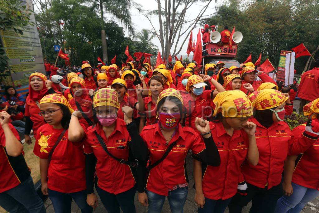 Ribuan Buruh Wanita...